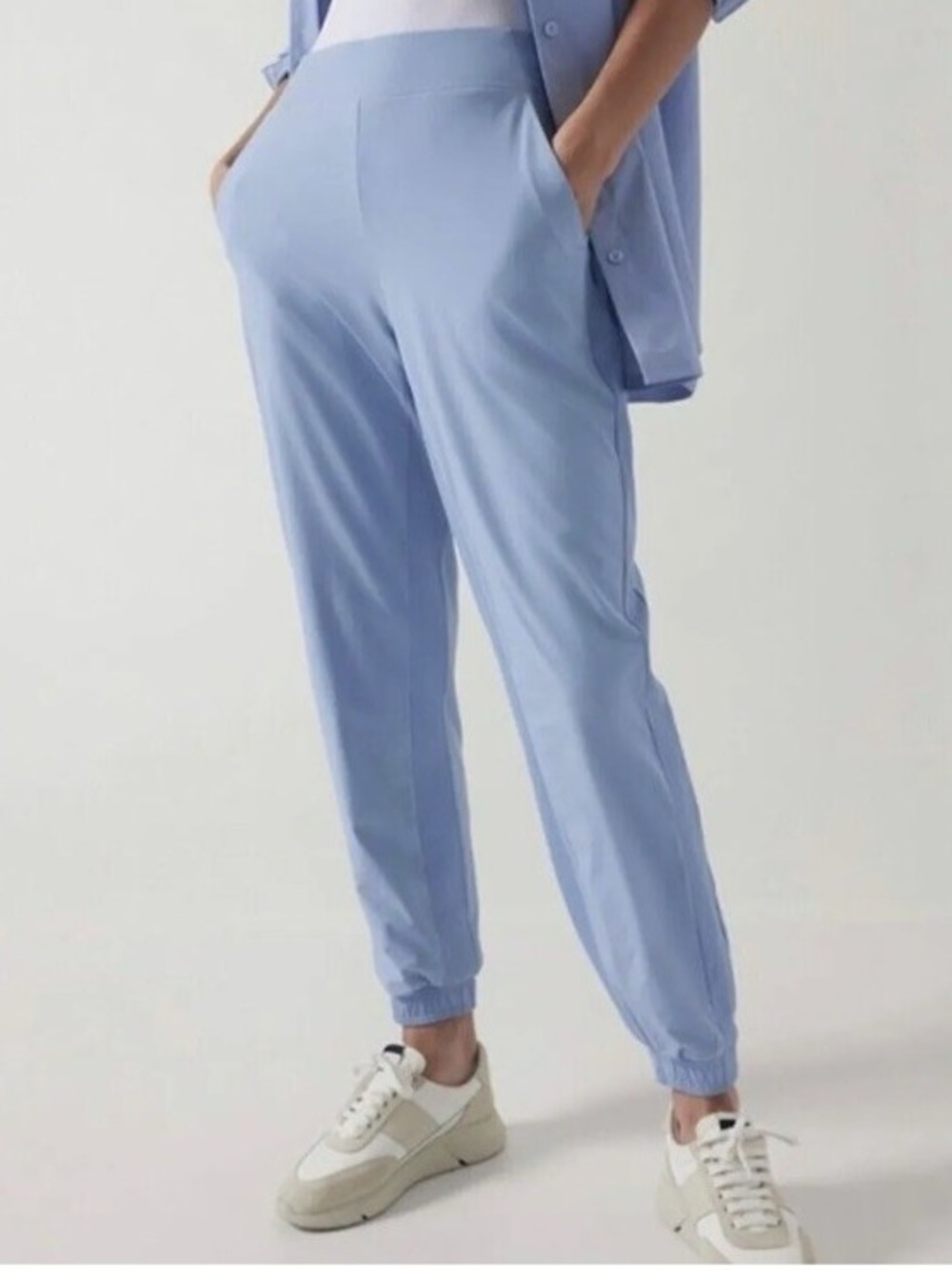 Athleta Brooklyn Lined Jogger Size 6 Heron Light Blue Lightweight Travel Pants